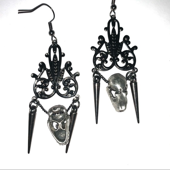 Victorian Gothic Goth Skull Dangle Spike Earrings - Picture 3 of 3
